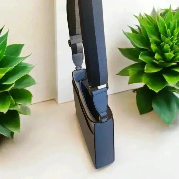 Michael Kors Jett Set Medium SWING PacK Messenger Bag - Picture 5 of 7